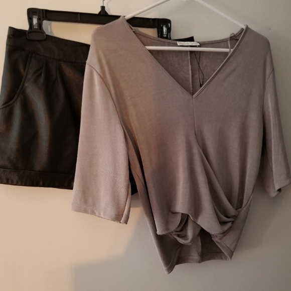 Zara Tops - Zara Stretch front twist top